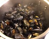Une image de l'étape 9 de Moules de bouchot au gorgonzola et vin blanc.