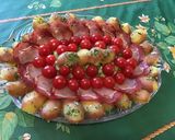 Une image de l'étape 12 de Salade surprise de pommes de terre aux tomates cerises, petits oignons blancs et lomo fumé.