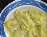Foto del paso 9 de la receta: Raviolis de wonton rellenos de langostinos, chalota y puerro con crema de calabaza asada