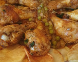 Foto del paso 5 de la receta: Pollo al ajillo con patatas y guisantes