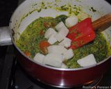 A picture of step 10 of Spinach puree with Halloumi cheese.