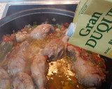 Foto del paso 3 de la receta: Muslos de pollo con salsa 🍗