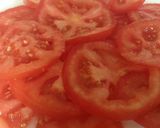 Foto del paso 2 de la receta: Ensalada de tomate y cebolla refrescante