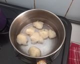Foto langkah ke 5 dari resep Tekwan Patin Bihun Instan rasa soto.