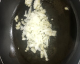 Foto del paso 2 de la receta: Espaguetis con nata y bacon