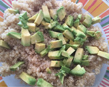 Foto del paso 4 de la receta: Ensalada de quinoa con remolacha encurtida, pasas y aguacate