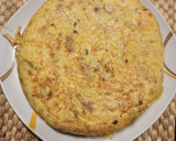 Foto del paso 7 de la receta: Tortilla de patata con jamón y queso y cebolla caramelizada