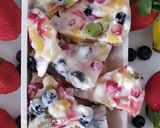 A picture of step 5 of Frozen yogurt and fruits bar.