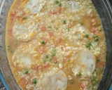 Foto del paso 3 de la receta: Merluza con arroz y verduras en caldo al horno