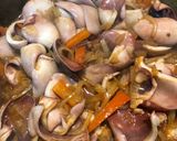Foto del paso 3 de la receta: Guiso de aletas de calamar(receta sana y económica)