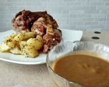 Foto del paso 4 de la receta: Codillo al horno con patatas asadas