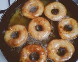A picture of step 7 of Doughnuts with rosemary and cardamom flavour.