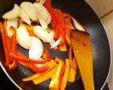Csirkés wrap sült és friss zöldségekkel, snidlinggel recept fázis 1 fotója