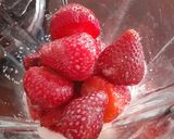 Foto del paso 1 de la receta: Helado de frutilla y chocolate