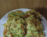 Foto del paso 4 de la receta: Tortitas de brócoli, patata y queso