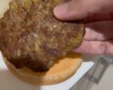Foto langkah ke 3 dari resep Homemade Beef Burger.
