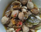 Foto langkah ke 3 dari resep Kerang dara asam pedas.