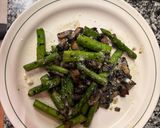 Foto del paso 5 de la receta: Espárragos con Portobello en Aceite de Oliva extra virgen La Española