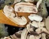 A picture of step 2 of Chicken Mushroom Carbonara.