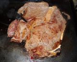 Foto del paso 4 de la receta: Bife a la chapa, huevo, puré de papa con espinaca