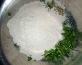 पालक और प्याज़ के पराठे (palak aur pyaz ke parathe recipe in Hindi) रेसिपी चरण 2 फोटो