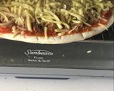 A picture of step 8 of Tuna pizza.