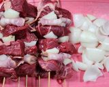 Foto del paso 1 de la receta: 🍢🌶️Brochetas picantes 🌶️🍢 Carne, cebolla y panceta