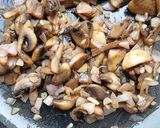 A picture of step 4 of Creamy Garlic Mushrooms.