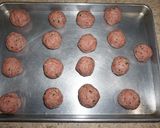 Foto del paso 3 de la receta: Albóndigas de vacuno con salsa de tomate y hierbas frescas