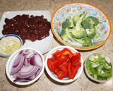Foto del paso 1 de la receta: Hígado o pana de vacuno salteado con brócoli y piminto morrón