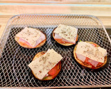 Foto del paso 2 de la receta: Mini pizzas de berenjenas con tomato