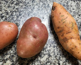 Foto del paso 1 de la receta: Papas y boniatos en el wok