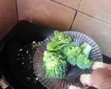 Foto langkah ke 1 dari resep Nasi kuning ca brokoli.