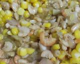 Foto langkah ke 4 dari resep Tumis Udang Tahu Jagung.
