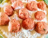 A picture of step 2 of Spanish Meatballs in Sauce.