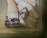 Foto langkah ke 1 dari resep Cumi Basah Saus Tiram Asam Manis.