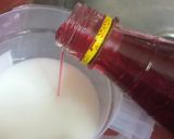 A picture of step 1 of Rose milk shake.