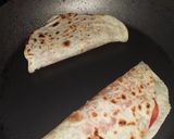 Foto del paso 4 de la receta: Quesadilla de queso y tomate