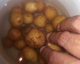 Foto del paso 3 de la receta: Tomates Rellenos y Papitas Cambray Salteadas