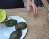 Foto del paso 3 de la receta: Aguacates rellenos de arroz y salmón