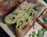 Foto langkah ke 5 dari resep Martabak Telur Sosis.