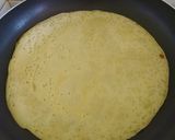 A picture of step 2 of Vanilla crepes.
