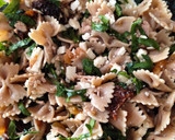 Foto del paso 7 de la receta: Ensalada con pasta farfalle integral, tomates secos, queso feta y más 😉💓