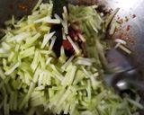 Foto langkah ke 7 dari resep Sambel Goreng Labu Siam.