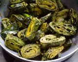 અળવીના પાનના પાત્રા (Arvi Paan Patra Recipe In Gujarati) રેસીપી સ્ટેપ6ફોટો