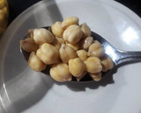 Foto del paso 2 de la receta: Garbanzos con Pescado Frito y Sarza de Cebolla a lo Carmelita