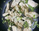 รูปขั้นตอนการทำที่ 5 ของ อกไก่ผัดซีอิ๊ว (ล้างตู้เย็น)
