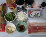 รูปขั้นตอนการทำที่ 1 ของ "สปาเกตตีเบคอนพริกกระเทียม" Chilli Garlic Spaghetti with Bacon