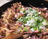 Foto del paso 8 de la receta: Calamardo en alfombra mágica(pizza integral de calamares)