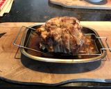 Foto del paso 4 de la receta: Bondiola de cerdo arrollada al horno con reducción de Malbec y salsa de soja